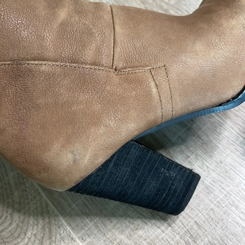 VINCE CAMUTO Ristin Brown Leather Ankle Bootie